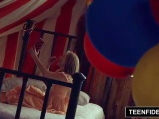 Teenfidelity lilja ford creampied av en clownen