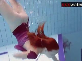 A fumar excelente russa ruiva em o piscina <span class=duration>- 7 min</span>