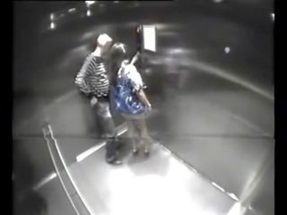 Istekli dönük üzerinde dörtlü sikme içinde elevator - 