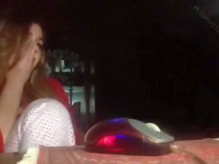 [periscope] dois meninas jogar frente câmara