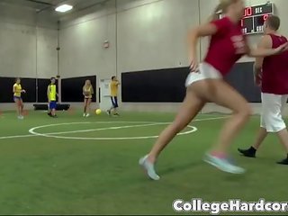 Hochschule sport dodgeball spiel schnell wird hardcore orgie beeindruckend cr12385